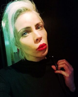 Джулия Ванг